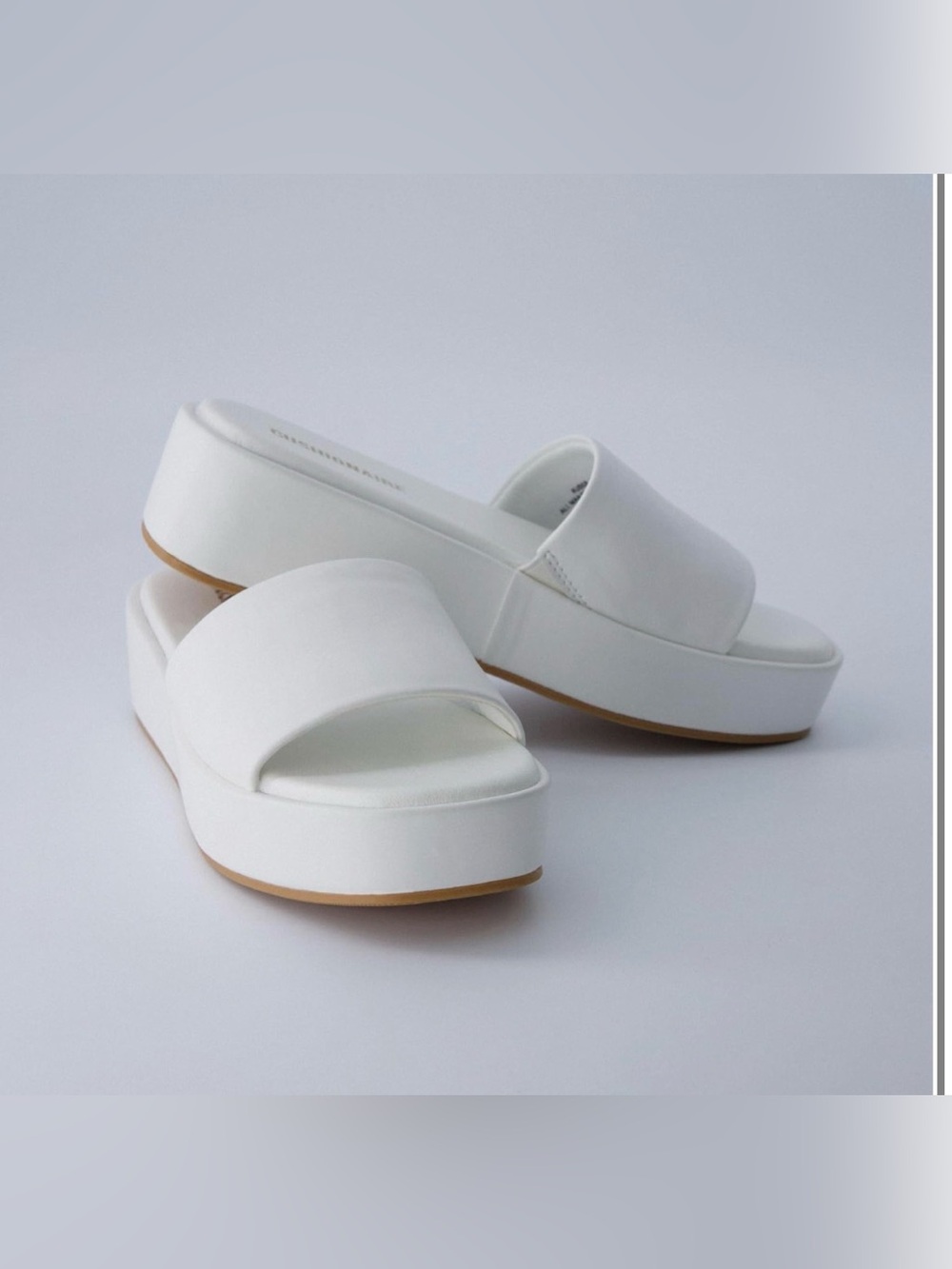 **NEW** Cushionaire Kudos Platform Wedge Memory Foam Sandals — Size 8.5